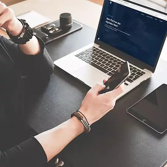 digital mit Kopf Bild